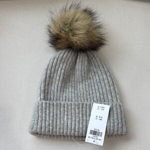Abercrombie & Fitch Gray Knit Beanie with Faux Fur Pom-Pom